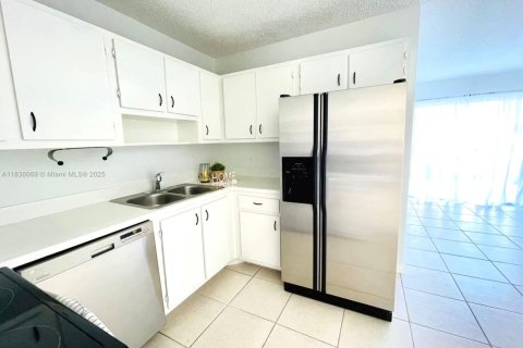 House in Stuart, Florida 3 bedrooms, 105.07 sq.m. № 1822021 - photo 1