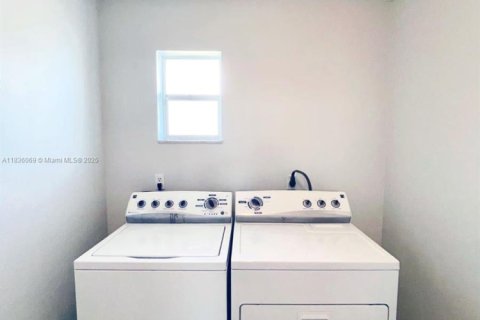 House in Stuart, Florida 3 bedrooms, 105.07 sq.m. № 1822021 - photo 22