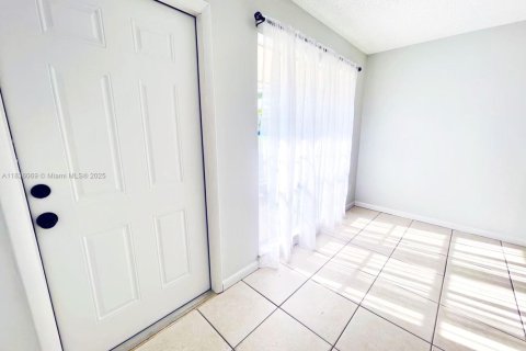 House in Stuart, Florida 3 bedrooms, 105.07 sq.m. № 1822021 - photo 4