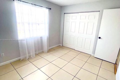 House in Stuart, Florida 3 bedrooms, 105.07 sq.m. № 1822021 - photo 14