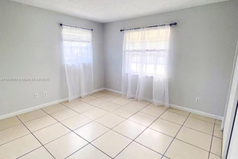 House in Stuart, Florida 3 bedrooms, 105.07 sq.m. № 1822021 - photo 11