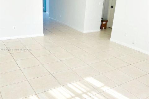House in Stuart, Florida 3 bedrooms, 105.07 sq.m. № 1822021 - photo 8