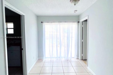House in Stuart, Florida 3 bedrooms, 105.07 sq.m. № 1822021 - photo 21