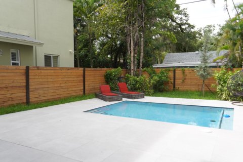 Townhouse in Fort Lauderdale, Florida 4 bedrooms, 199.74 sq.m. № 1228598 - photo 1