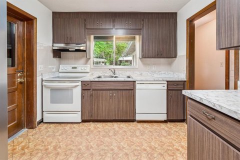 House in Keystone Heights, Florida 3 bedrooms, 157.19 sq.m. № 1844340 - photo 3