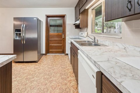 House in Keystone Heights, Florida 3 bedrooms, 157.19 sq.m. № 1844340 - photo 2