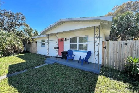 Villa ou maison à Saint Petersburg, Floride 2 chambres, 78.04 m2 № 2396620