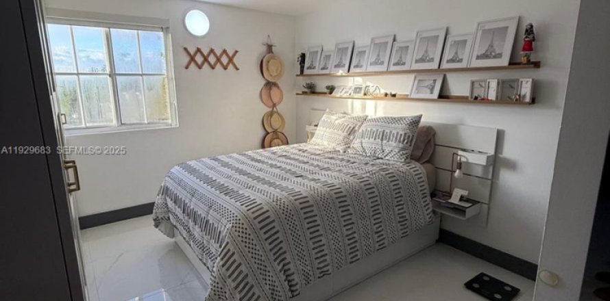 Кондоминиум с 1 спальней в Хайалиа, Флорида № 1990649