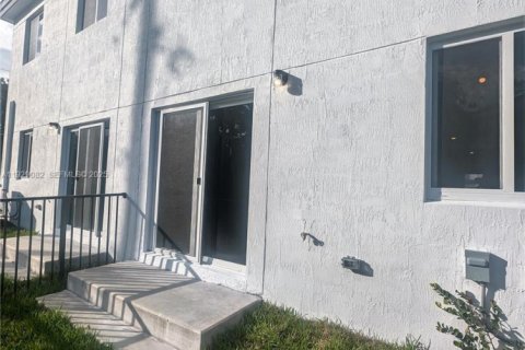 Touwnhouse à louer à Pembroke Park, Floride: 3 chambres № 1987817 - photo 25