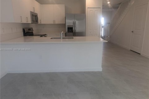 Touwnhouse à louer à Pembroke Park, Floride: 3 chambres № 1987817 - photo 10