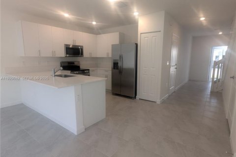 Touwnhouse à louer à Pembroke Park, Floride: 3 chambres № 1987817 - photo 11