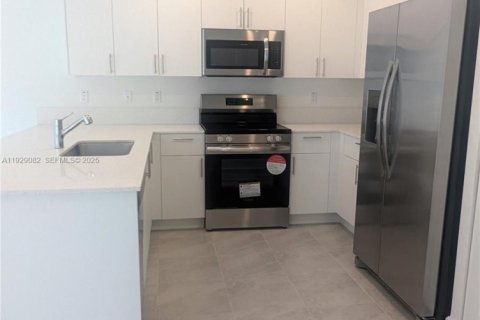 Touwnhouse à louer à Pembroke Park, Floride: 3 chambres № 1987817 - photo 9