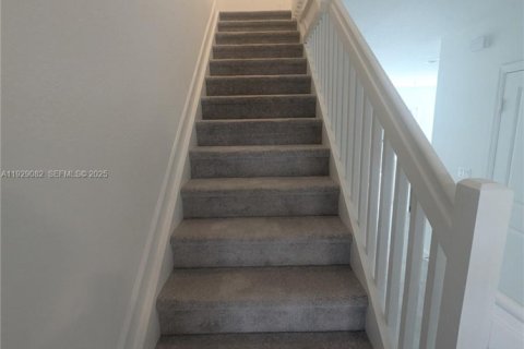 Touwnhouse à louer à Pembroke Park, Floride: 3 chambres № 1987817 - photo 13