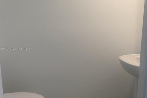 Touwnhouse à louer à Pembroke Park, Floride: 3 chambres № 1987817 - photo 12