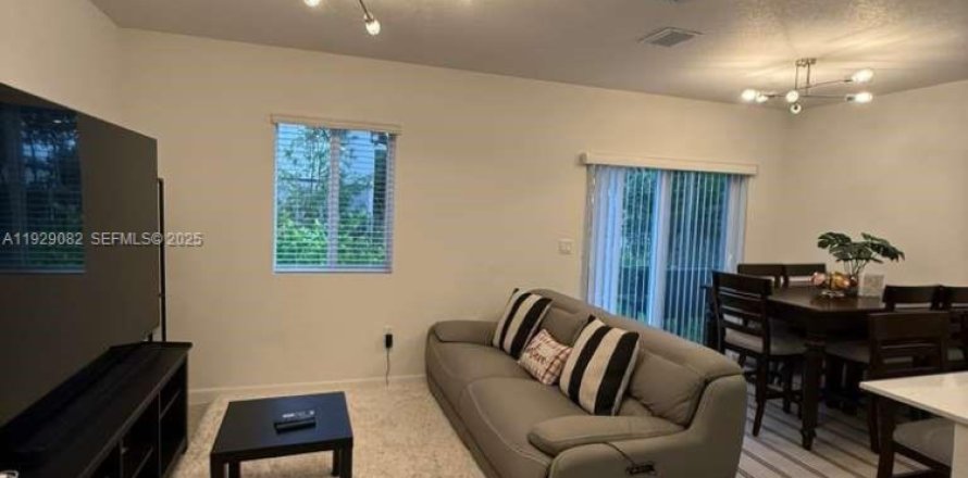 Touwnhouse à Pembroke Park, Floride 3 chambres № 1987817