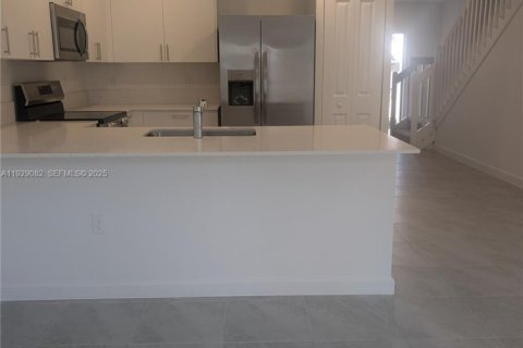 Touwnhouse à louer à Pembroke Park, Floride: 3 chambres № 1987817 - photo 7