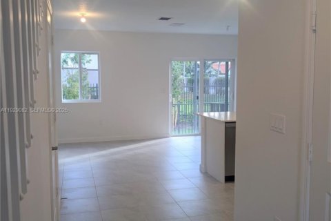 Touwnhouse à louer à Pembroke Park, Floride: 3 chambres № 1987817 - photo 6