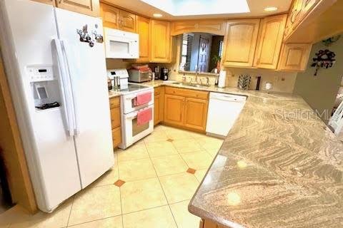 Casa en venta en Kissimmee, Florida, 5 dormitorios, 208.29 m2 № 1835590 - foto 12