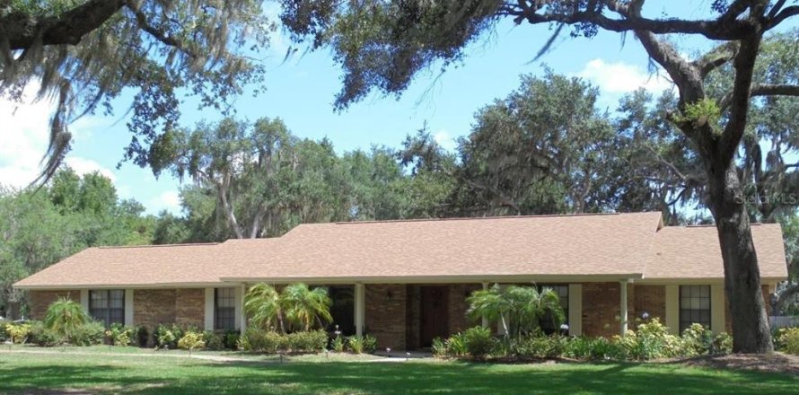 Casa en Kissimmee, Florida 5 dormitorios, 208.29 m2 № 1835590