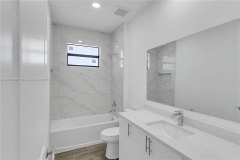 Casa en venta en Port Charlotte, Florida, 4 dormitorios, 167.22 m2 № 1946175 - foto 12