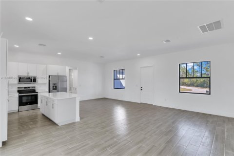 Casa en venta en Port Charlotte, Florida, 4 dormitorios, 167.22 m2 № 1946175 - foto 21