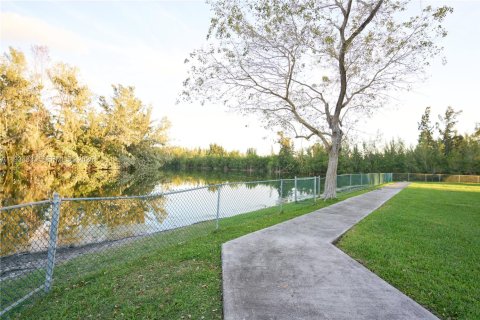 Condominio en venta en Cutler Bay, Florida, 1 dormitorio, 70.61 m2 № 1993650 - foto 18