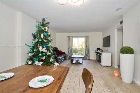 Condominio en venta en Cutler Bay, Florida, 1 dormitorio, 70.61 m2 № 1993650 - foto 3