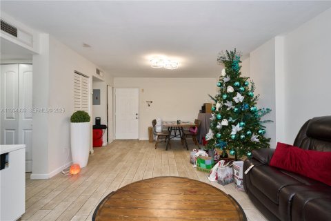Condominio en venta en Cutler Bay, Florida, 1 dormitorio, 70.61 m2 № 1993650 - foto 4