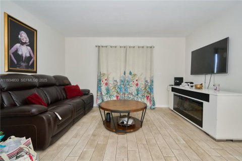 Condominio en venta en Cutler Bay, Florida, 1 dormitorio, 70.61 m2 № 1993650 - foto 5