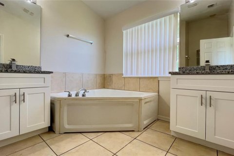 Townhouse in Kissimmee, Florida 4 bedrooms, 174.66 sq.m. № 2291454 - photo 29