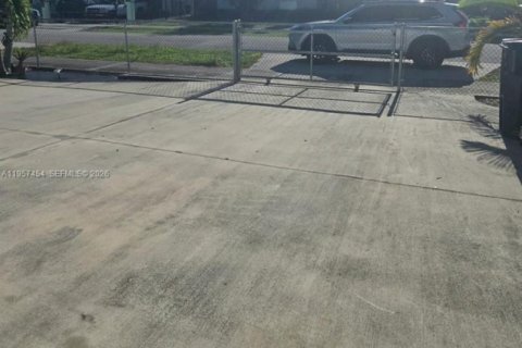 Commercial property in Miami, Florida 1 bedroom № 2011331 - photo 16