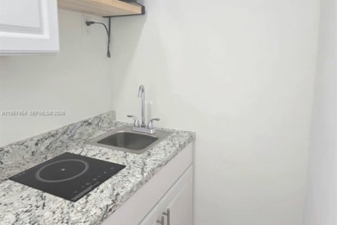 Commercial property in Miami, Florida 1 bedroom № 2011331 - photo 7