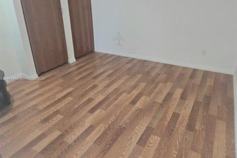 Commercial property in Miami, Florida 1 bedroom № 2011331 - photo 13