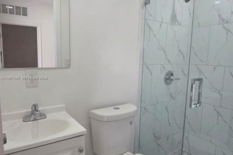 Commercial property in Miami, Florida 1 bedroom № 2011331 - photo 9