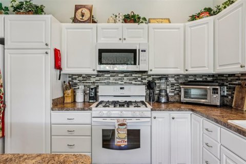 Купить виллу или дом в Леди-Лейк, Флорида 7 комнат, 160.72м2, № 1791850 - фото 13