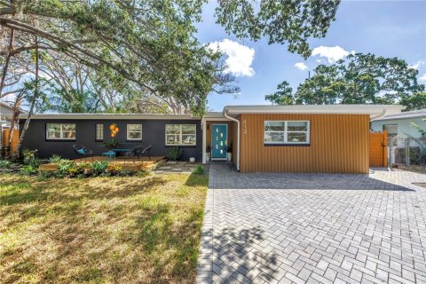 Villa ou maison à louer à Dunedin, Floride: 4 chambres, 204.38 m2 № 1916447 - photo 1