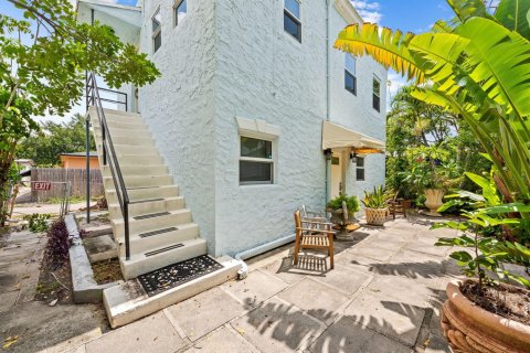 Commercial property in Hollywood, Florida 94.85 sq.m. № 2174284 - photo 2