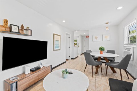 Commercial property in Hollywood, Florida 94.85 sq.m. № 2174284 - photo 15