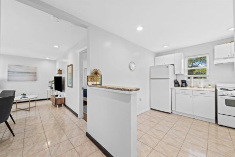 Commercial property in Hollywood, Florida 94.85 sq.m. № 2174284 - photo 13