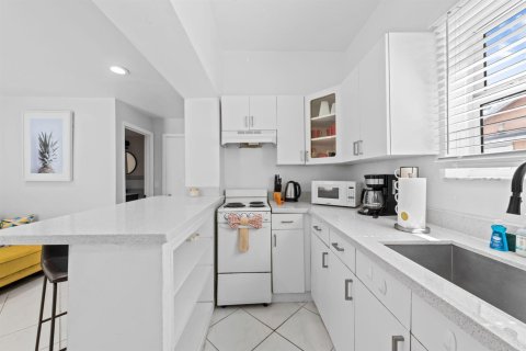 Commercial property in Hollywood, Florida 94.85 sq.m. № 2174284 - photo 5
