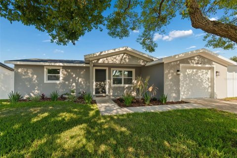 House in Holiday, Florida 3 bedrooms, 91.6 sq.m. № 2092251