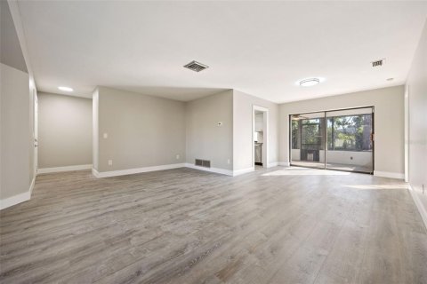 House in Englewood, Florida 3 bedrooms, 146.79 sq.m. № 1907492 - photo 7