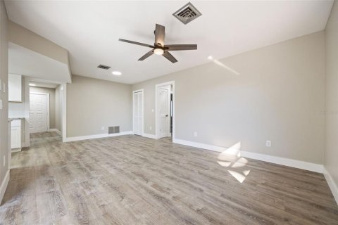 House in Englewood, Florida 3 bedrooms, 146.79 sq.m. № 1907492 - photo 17
