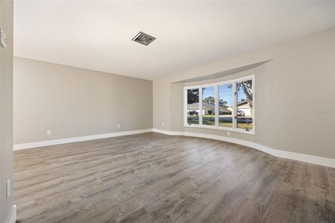 House in Englewood, Florida 3 bedrooms, 146.79 sq.m. № 1907492 - photo 5