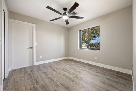 House in Englewood, Florida 3 bedrooms, 146.79 sq.m. № 1907492 - photo 22