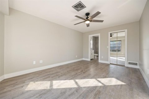 House in Englewood, Florida 3 bedrooms, 146.79 sq.m. № 1907492 - photo 18
