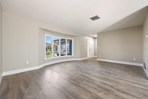 House in Englewood, Florida 3 bedrooms, 146.79 sq.m. № 1907492 - photo 6