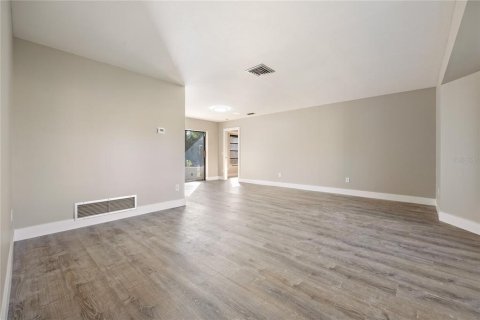 House in Englewood, Florida 3 bedrooms, 146.79 sq.m. № 1907492 - photo 4