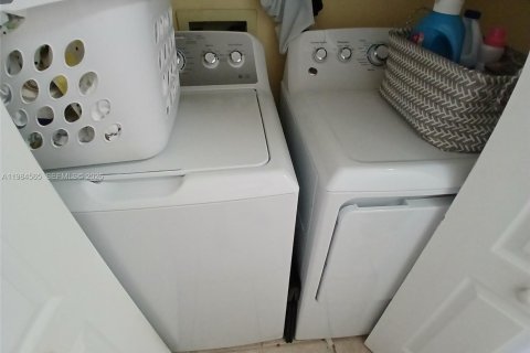 Condominio en venta en Miami, Florida, 2 dormitorios, 86.96 m2 № 2045742 - foto 24