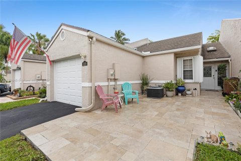 House in Deerfield Beach, Florida 3 bedrooms, 138.05 sq.m. № 1811945 - photo 6